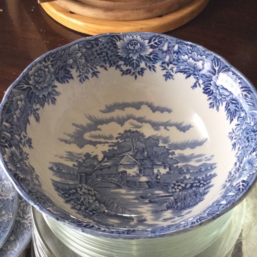 Salem English Village Bowl